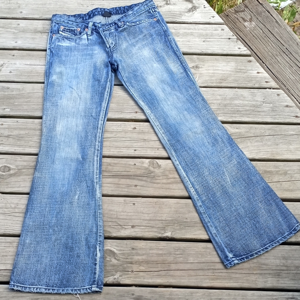 Size 32/34 Vintage Diesel Jeans (from the 90s)